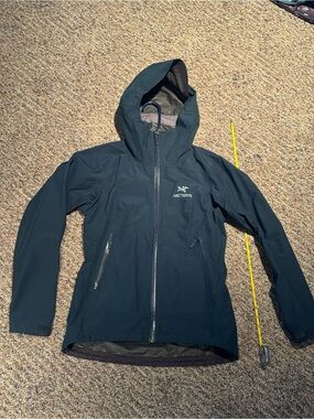 Arc'teryx Women's Dark Teal Hooded Rain Jacket, Size Xsmall, Excellent Condition